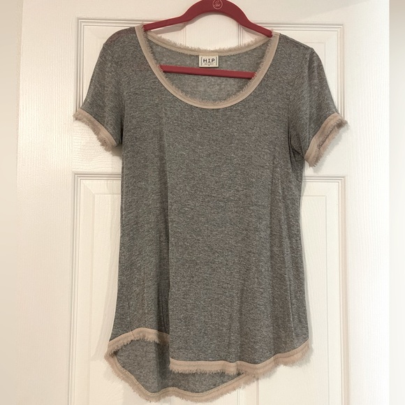 Cute top - Picture 1 of 2